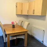 Cosy 3-Bed Retreat - Garden Parking & Bbq