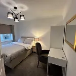 Cosy 3-Bed Retreat - Garden Parking & Bbq