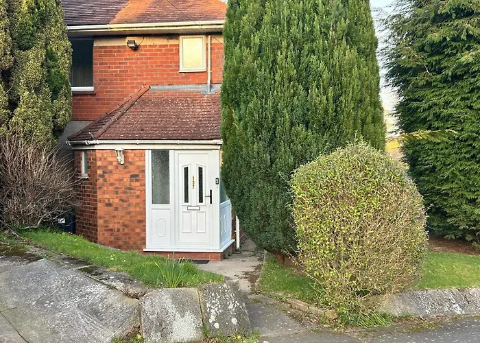 Cosy 3-Bed Retreat - Garden Parking & Bbq