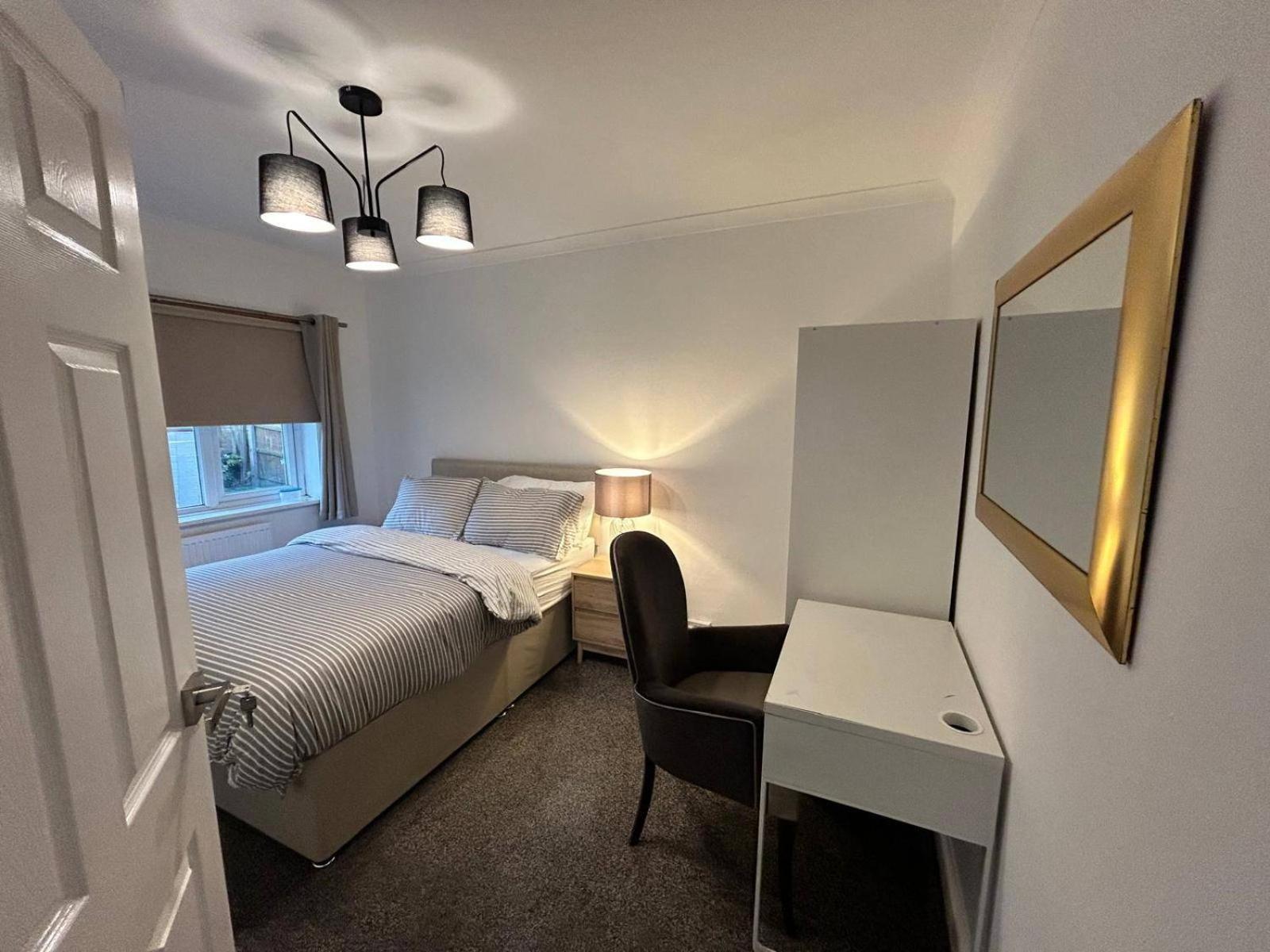Cosy 3-bed Retreat - Garden Parking & Bbq * Birmingham