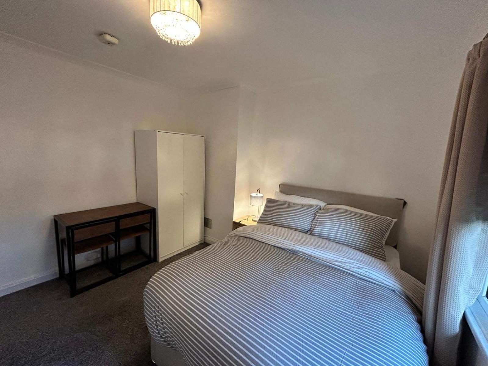 Holiday home Cosy 3-bed Retreat - Garden Parking & Bbq