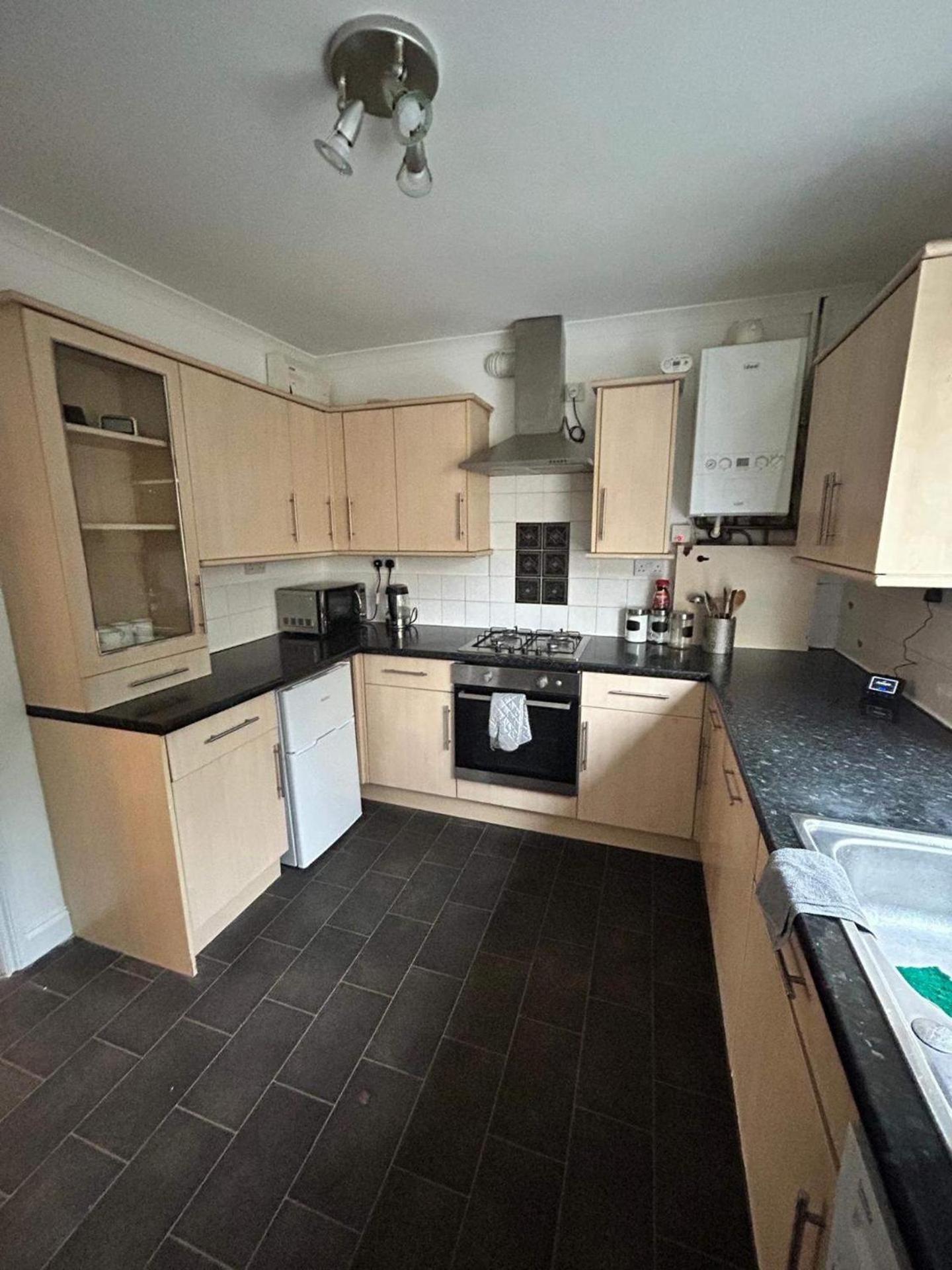 Cosy 3-bed Retreat - Garden Parking & Bbq *