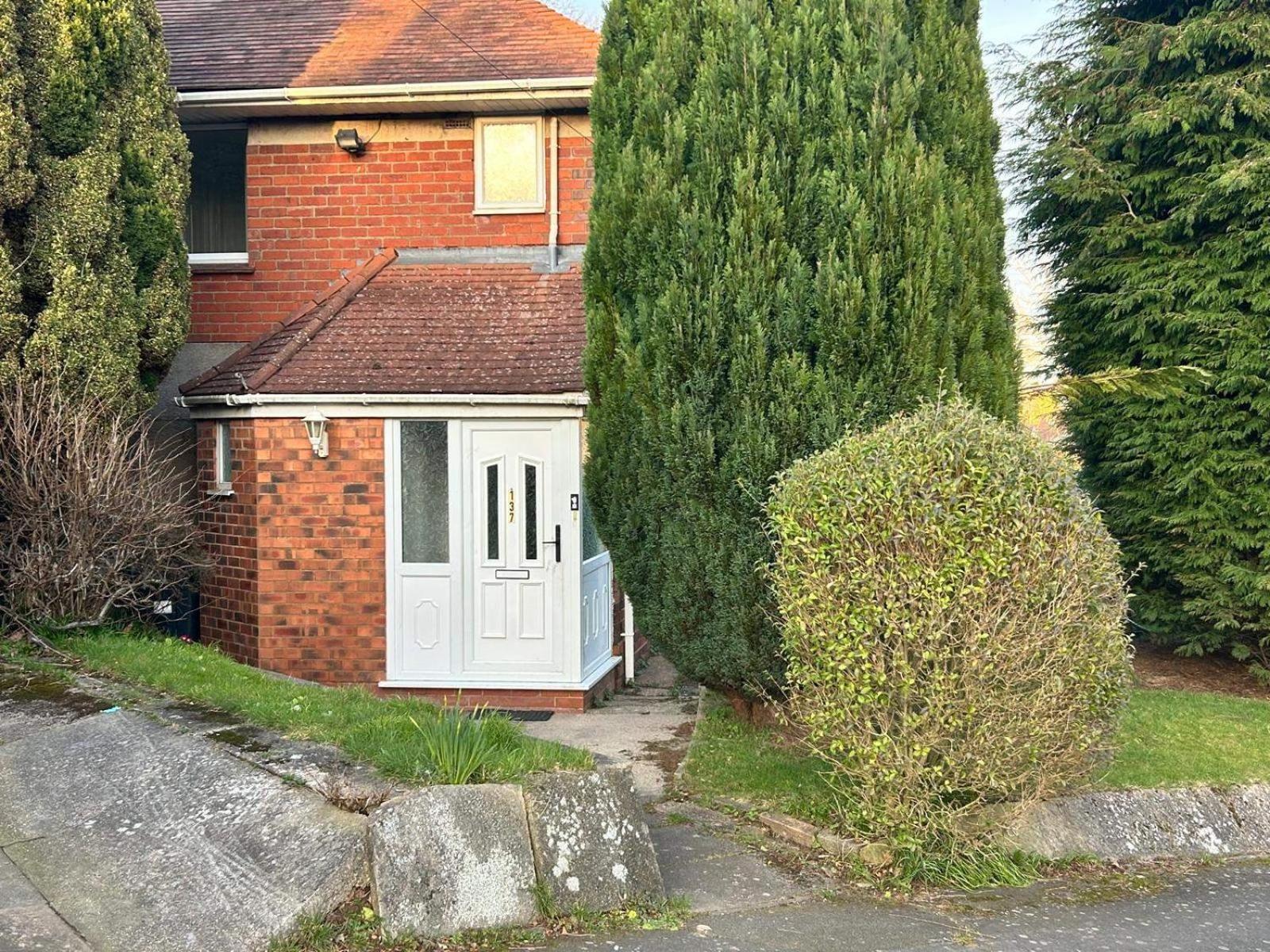 Cosy 3-bed Retreat - Garden Parking & Bbq Holiday home *