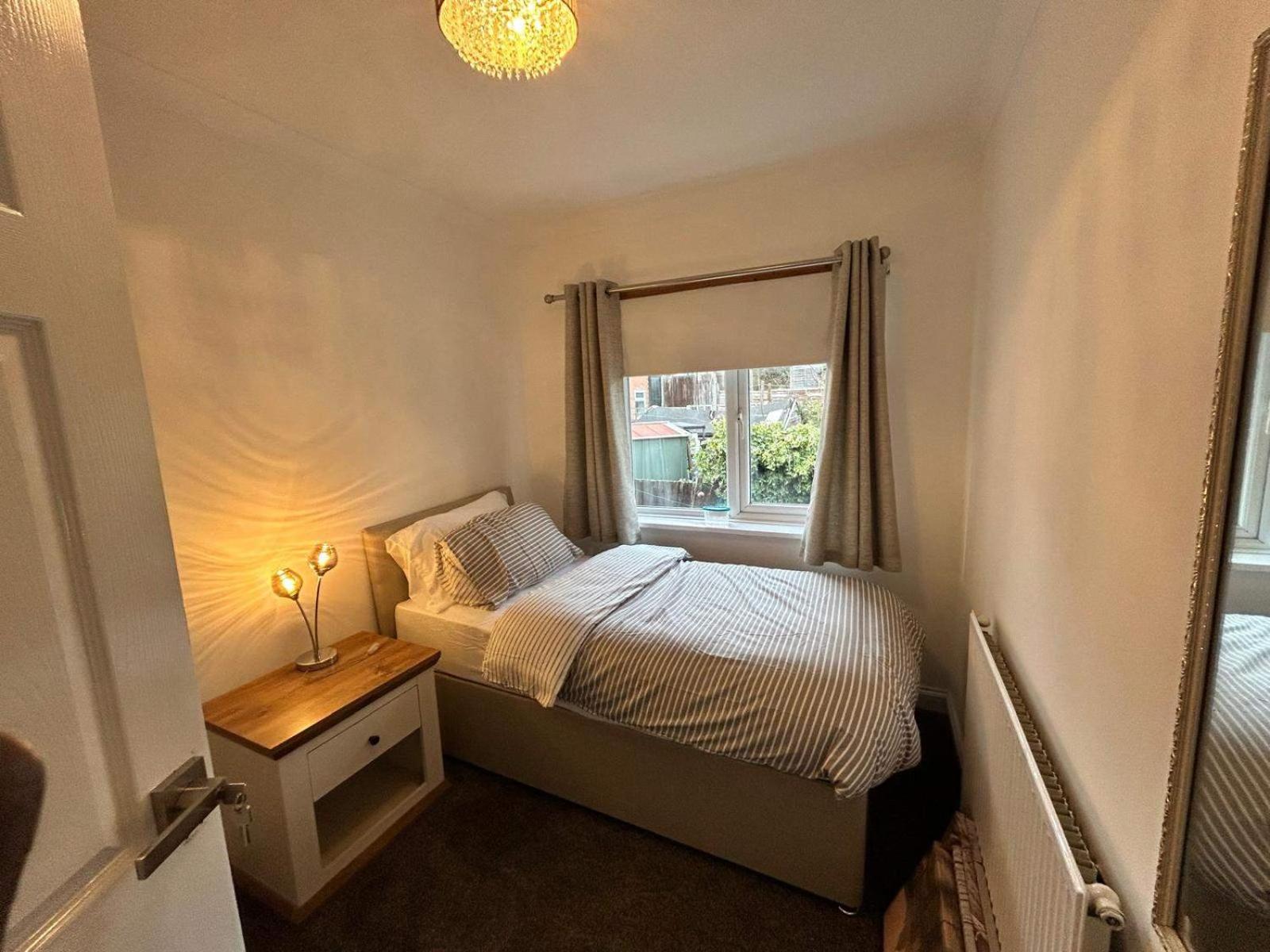 Cosy 3-bed Retreat - Garden Parking & Bbq Holiday home Birmingham