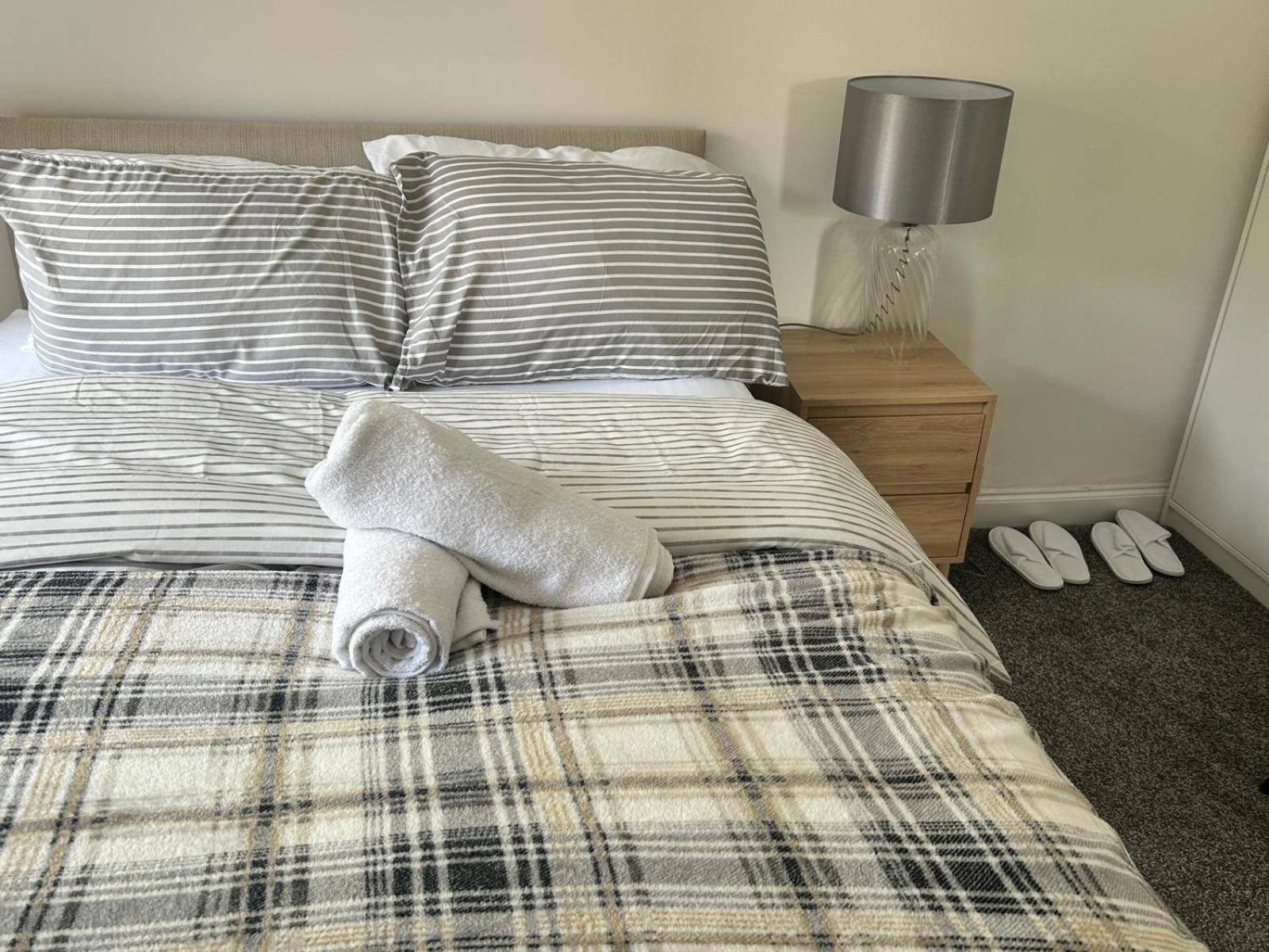 Cosy 3-bed Retreat - Garden Parking & Bbq